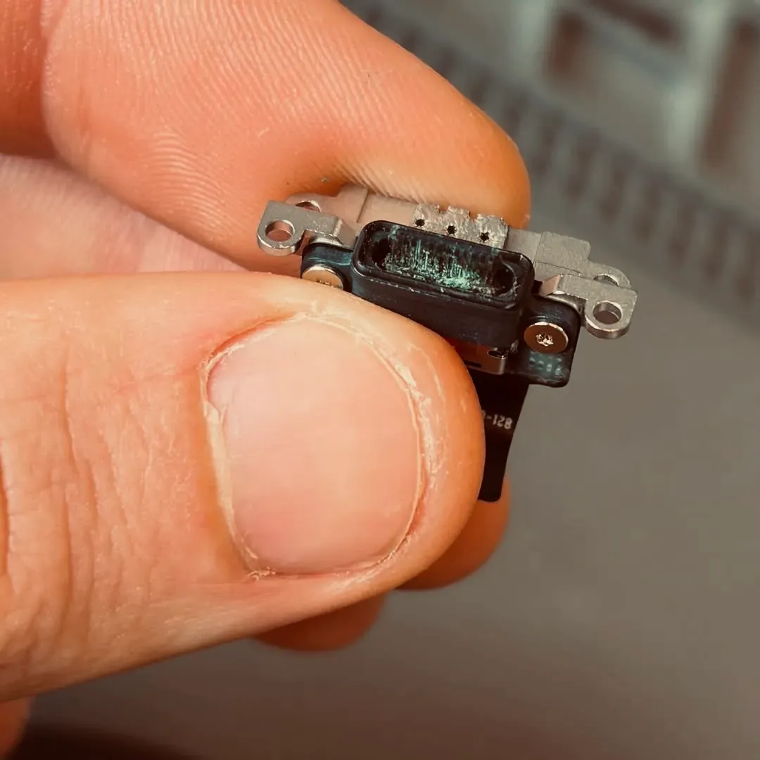 AirPods Max Not Charging repair